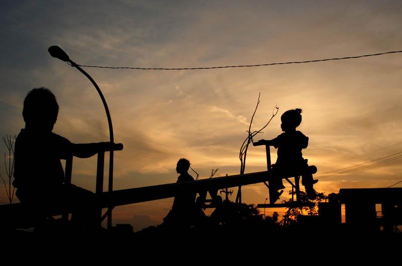 Menikmati senja di taman bermain kenjeran #Unstoppablesurabaya