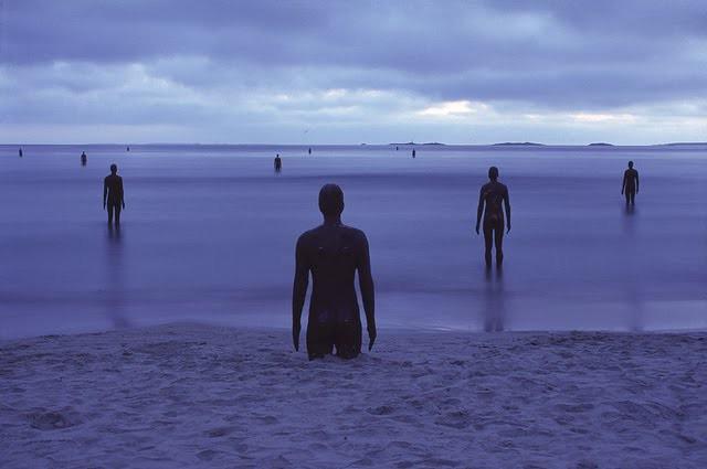 nandosigona's tweet photo. Always loved this work by #AntonyGormley, that sea could be the Mediterranean and that beach Sicily/Bodrum/Lampedusa http://t.co/GFjSle5po7