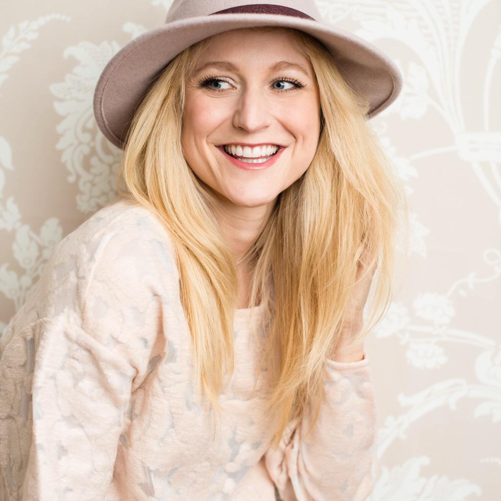 Penelope_Ivy's tweet photo. Lifestyle shoot with @hollywrenphoto #smile #me #lovelifelaugh #actress #london #fun #girlystyle http://t.co/mtSFEbAV30