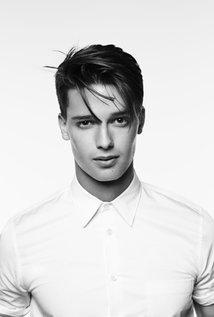 Happy Birthday to Patrick Schwarzenegger (22) 