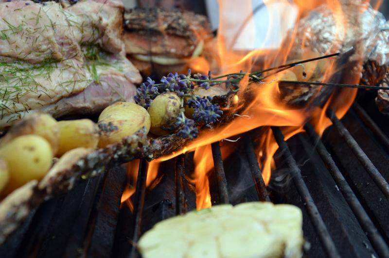 Autumn/winter is almost here in #Davos, hence we're having our last #ALPINEBBQ for this summer, starting at 6.30pm :)