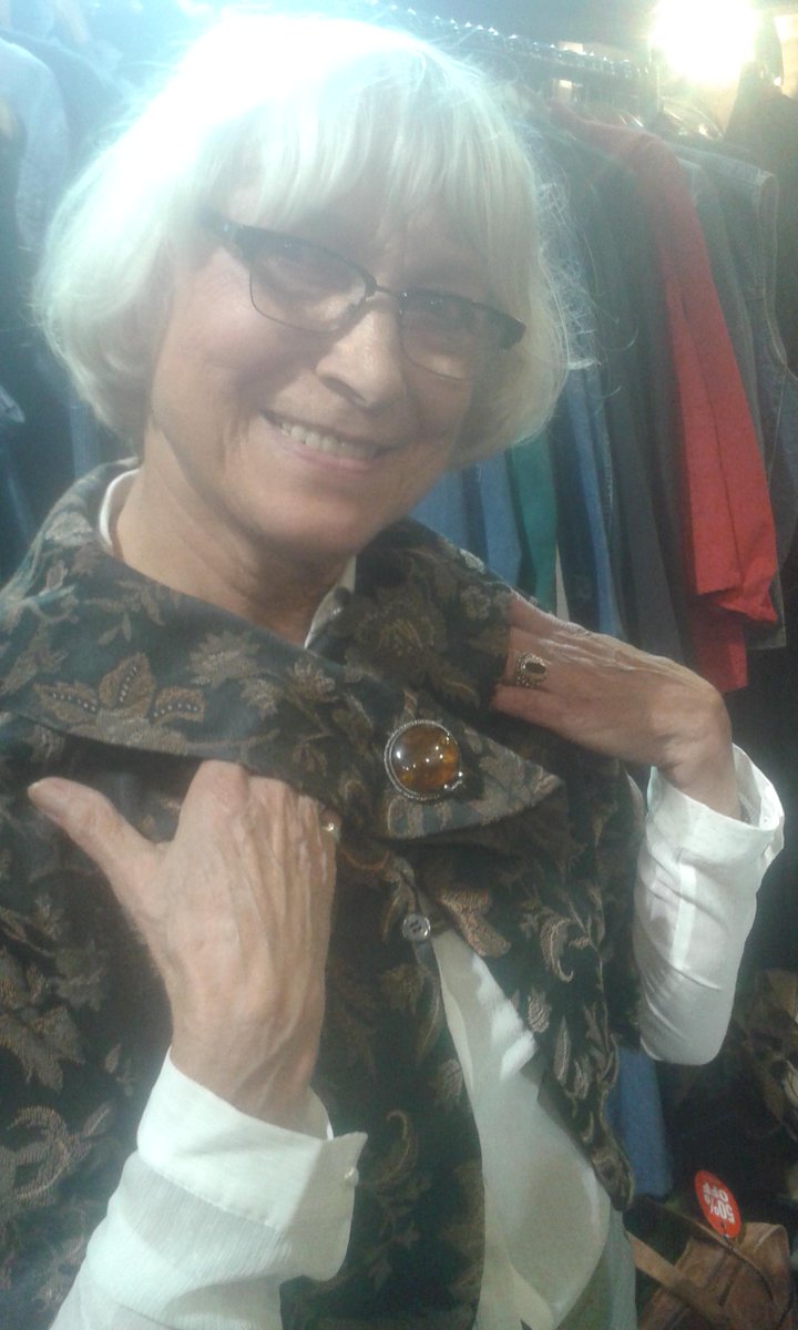 odilynchdesign's tweet photo. @odilynch New tapestries and tweeds coming soon.Valentina,thanks for posing with bolero+gorgeous ambar brooch #lcraft http://t.co/2kaDpDIV9a