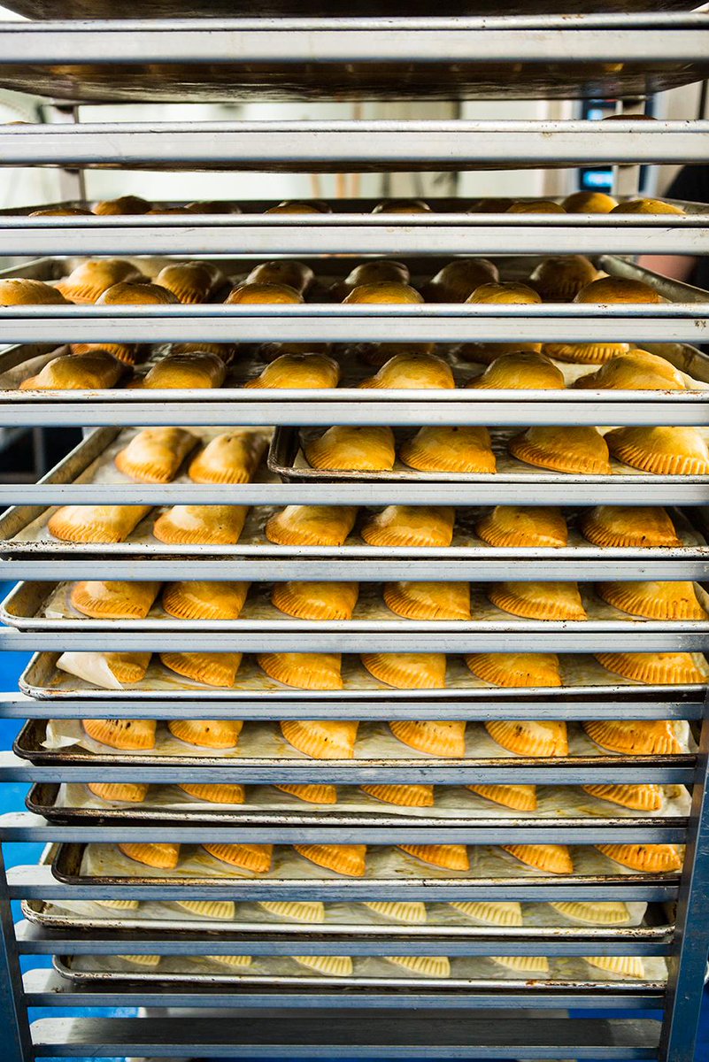 mmmpanadas's tweet image. How fast would these #mmmpanadas be gone if we rolled up to your office?