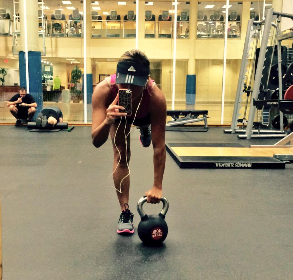 Lasting_Image1's tweet photo. Boo-ty day!!😁 #everyday #weightworkout #muscle 💪🏽#gymselfie #gymrat #workout @harbourislandac #DoItRight #ouch http://t.co/mjdKg43NFi