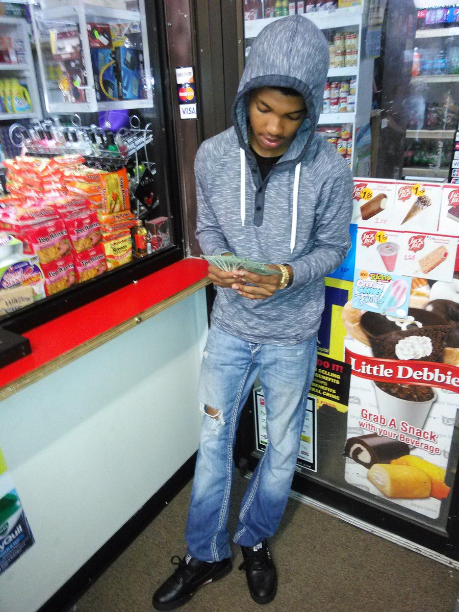 Prettyboy_T_Y's tweet photo. Always going B Haterz mines well given dem sum tahh Hate on💯💰💸 #YNE http://t.co/8kOIDul8xG