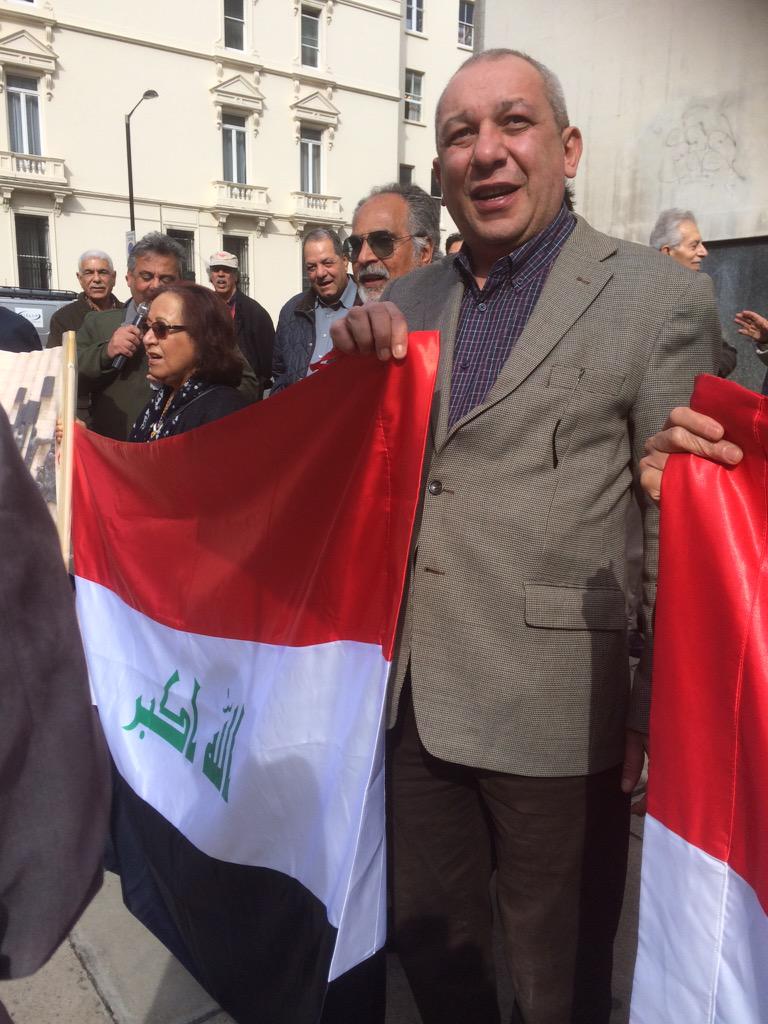 AlEshaiker's tweet photo. #مظاهرات_العراق
#مظاهرات_18_ايلول
#سلمية_ومستمرة
من امام السفارة العراقية في لندن
#انا_مع_عراق_مدني
#OneIraqVoice http://t.co/n75xCFHlqa