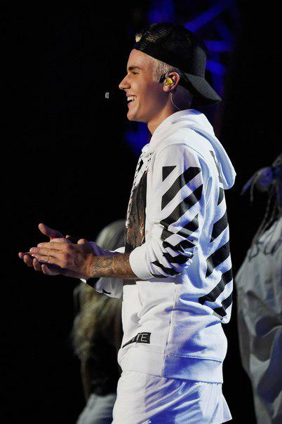 LiSwaggy's tweet photo. rt if you see this bc every rt counts as a vote #EMABiggestFansJustinBieber http://t.co/ex4N4PuAxu