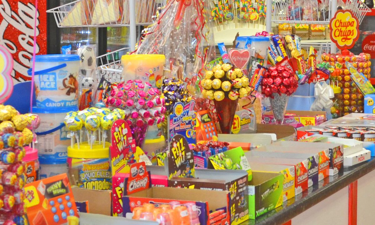 candytorquay's tweet photo. Have a #SweetSunday everybody. We are open until 4.00 http://t.co/xiwSS8x8ED