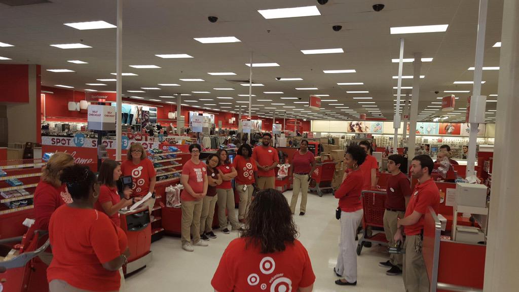 jillianmcc15's tweet photo. Nothing like a big team huddle to end the week! http://t.co/uODk34FZot
