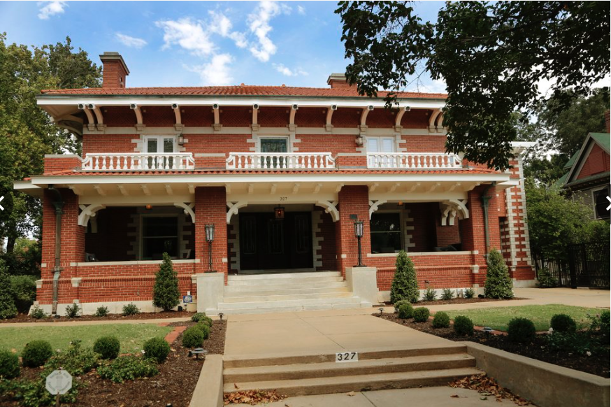 HeritageHillsOK's tweet photo. Want to learn more about this year's home tour? Check out this @NewsOK article http://t.co/7OhrNFyNba #GetYourTics http://t.co/RbG2IRmQvs