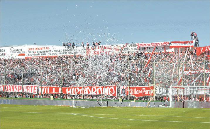 ElTwitDelHincha's tweet photo. #Union LA BOMBA / ¿SERA LA MEJOR HINCHADA DE LA CIUDAD DE SANTA FE? @ComunidadTate @tatenga_15 http://t.co/SuKceQBjIT