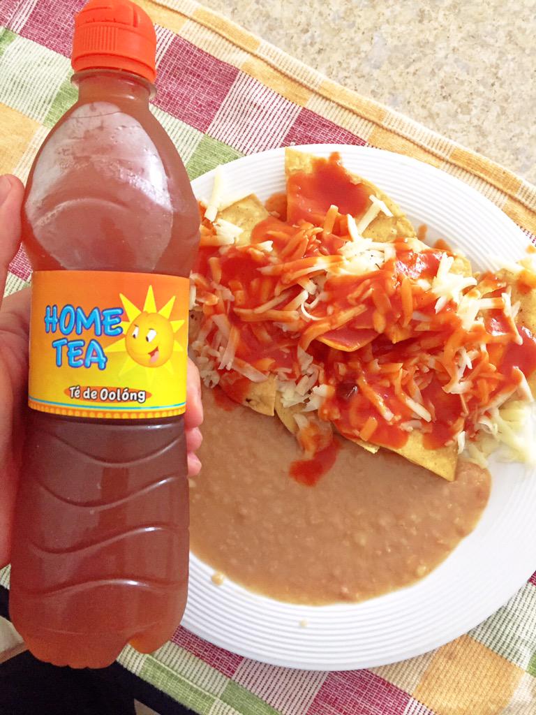 IsmaelAlmada's tweet photo. Mi desayuno. Chilaquiles y #HomeTea 😋 http://t.co/HWsbE5RU1H