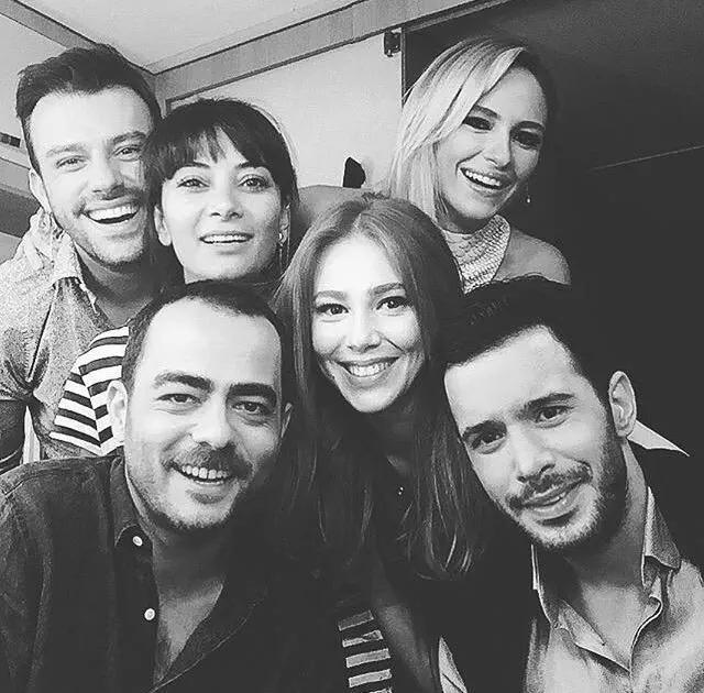 Parodiismaill's tweet photo. Hazır mıyız?? #sarılbana #KiralıkAsk  @parodiomer @parodidefne @parodisinann @parodiyasemin http://t.co/IvNaMfvKdH