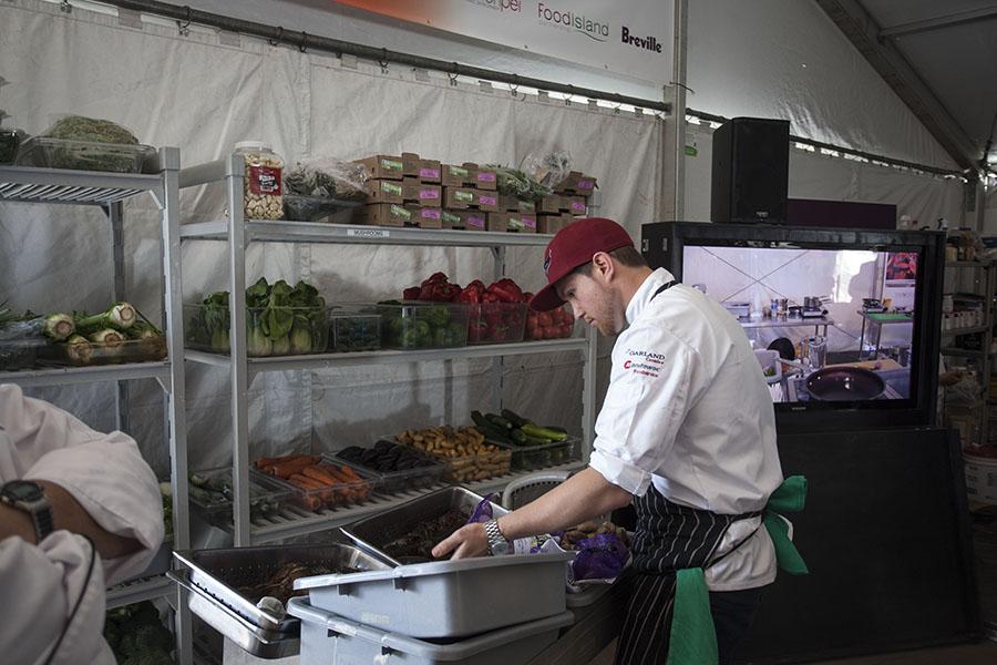 jmweb's tweet image. The PEI Shellfish Festival continues today #shellfish20th  #PEI