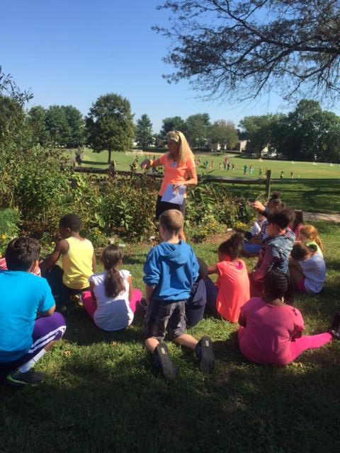 Cookgr4warren's tweet photo. Mr. Cook's Ss tagged/released 30 monarch butterflies to study their migration path. @WarrenES_BCPS @DDance_BCPS http://t.co/rNioCF3jEp