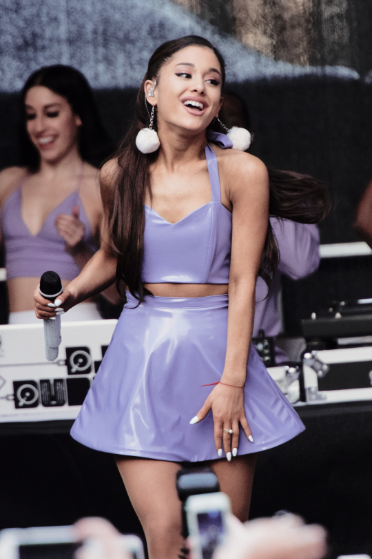 mydearmelancoli's tweet image. Retweet to vote 💜
#EMABiggestFansArianaGrande