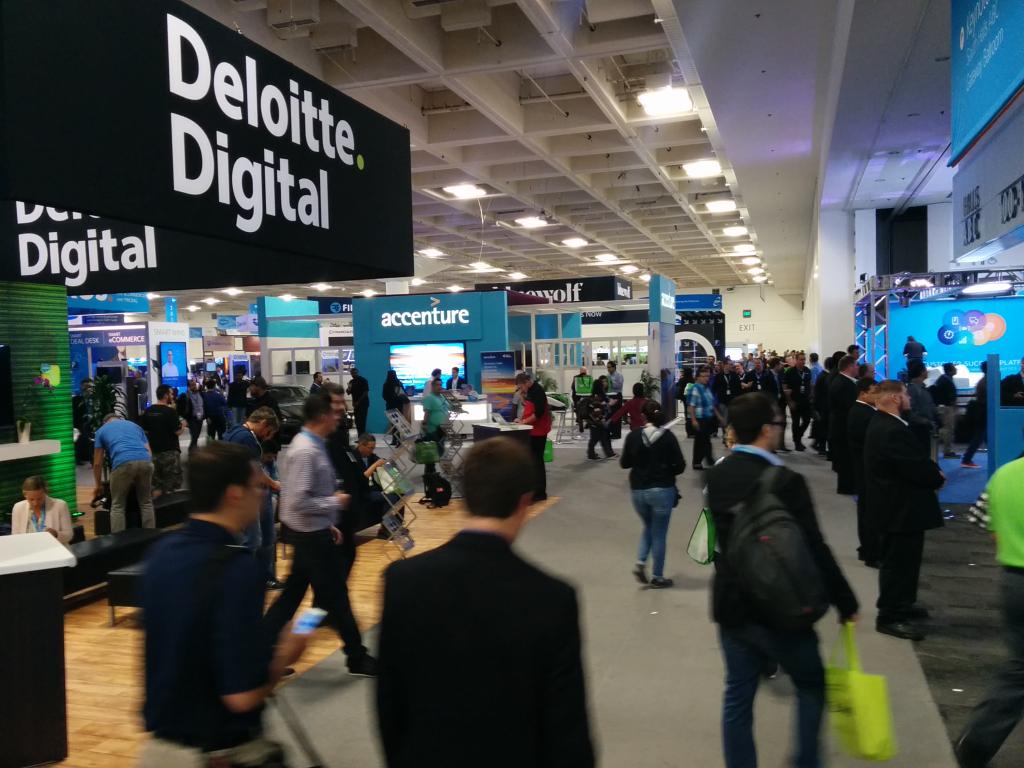 philpauleo's tweet photo. Breaking it down: the #df15 expo is a wrap! #dreamforce #CaptureDF15 http://t.co/LCs1FdZHZa