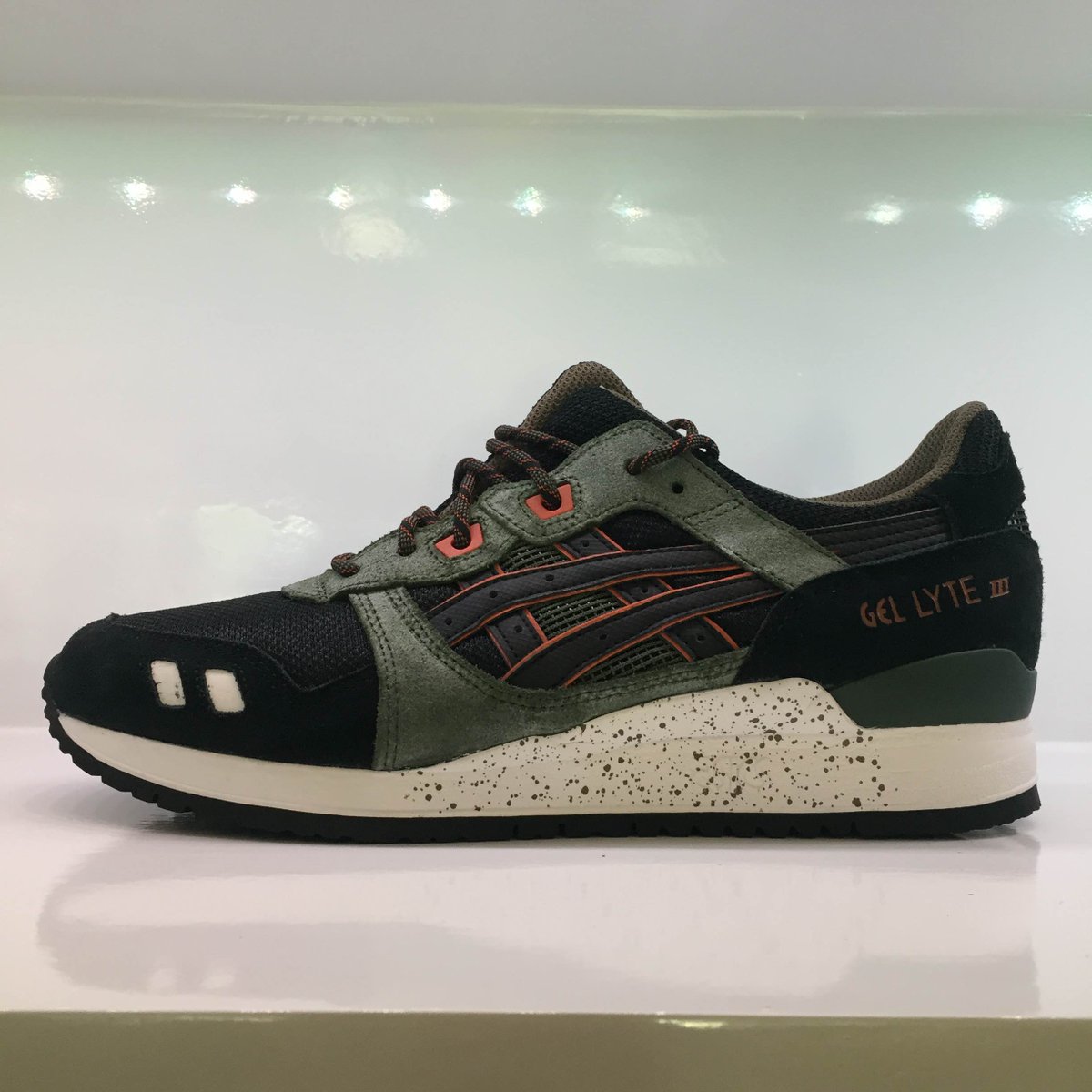 Centre214's tweet photo. #ASICS Gel-Lyte III Winter Trail Pack now available in-store and online here http://t.co/1rY1oaDzu2 $110 #Centre214 http://t.co/qNL3gidpz4