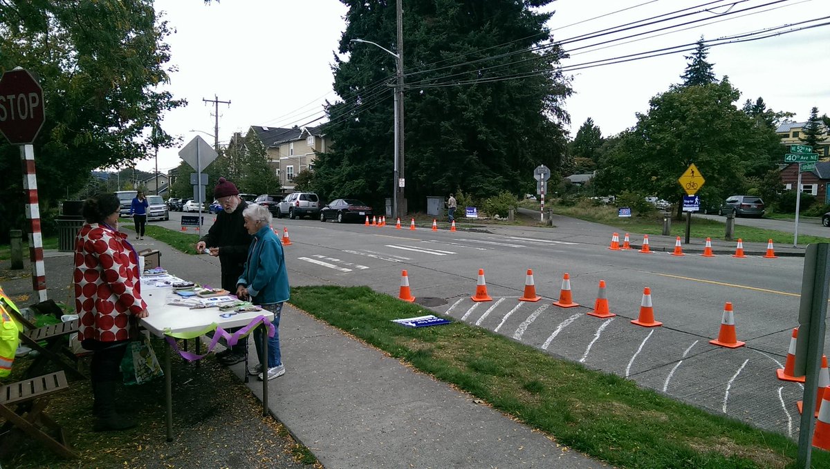 WashingtonASLA's tweet photo. Drivers more aware with installation of curb bulbs.  Great job @SNGreenways! @parkingdaySEA #ASLAPD #ParkingDay http://t.co/zsWZVPIKQU