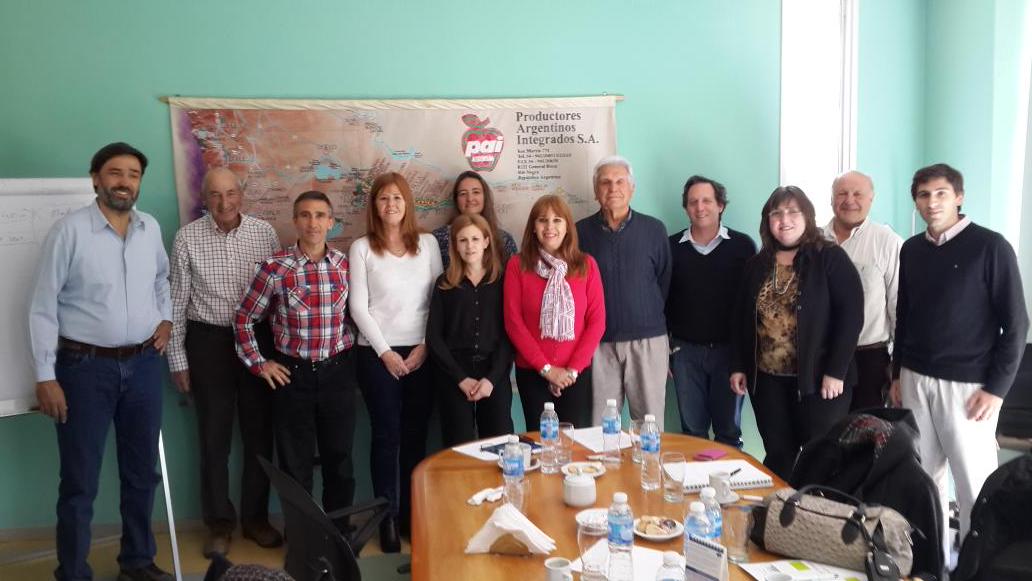 juanvalassina's tweet photo. @garantizarNQN en #PAI financiando a la @cadenadevalor a tasas subsidiadas@leorial http://t.co/Qd5FoqgRzj