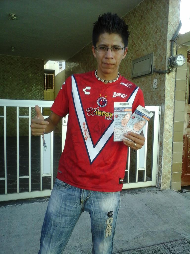 Tiburonsin19's tweet photo. Gracias por los boletos.... @fidel_kuri @fidelkugra @RedTiburon #SiempreTiburon http://t.co/lOfKwlBick