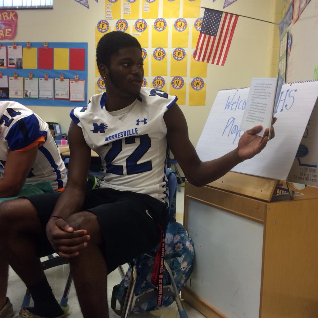 littellRRES's tweet photo. MHS football players came to read to us today. We had a great time! #GoDevils http://t.co/jHosy4ONjh