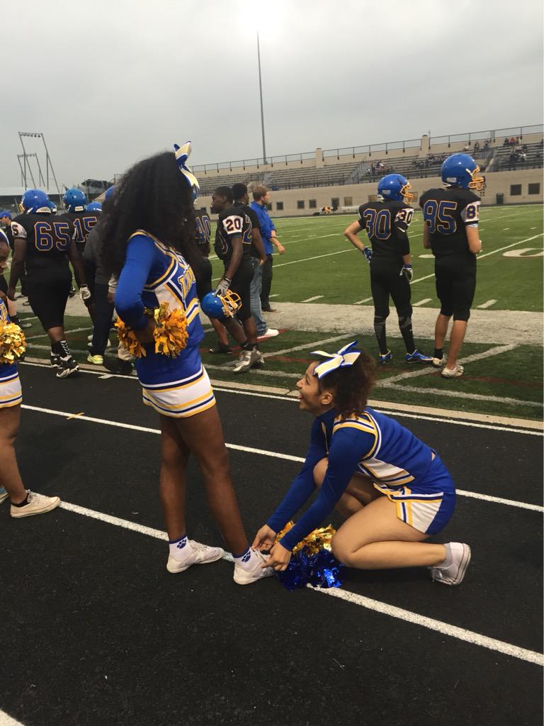 LPLionsCheer's tweet photo. Friendship goals at the game #LpLions #footballfriday http://t.co/rQN0mgIsDt
