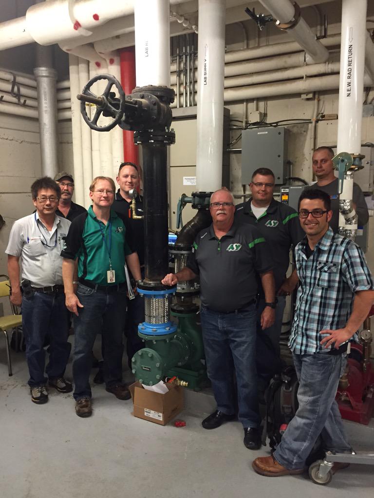 hydronicsmike's tweet photo. @TacoComfort #SelfSensing Pump Series, first in NA, base mounted SFI commissioned at the University of Regina today. http://t.co/8LRsVaJ2Y7