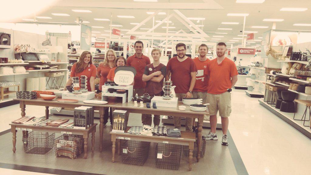 TarynNeeser's tweet photo. Super proud of this this crew &amp; thank you to the 931 team! #T931Remodel #That'sawrap #TargetStyle  @tywigstarget http://t.co/JtdkQEqN5G