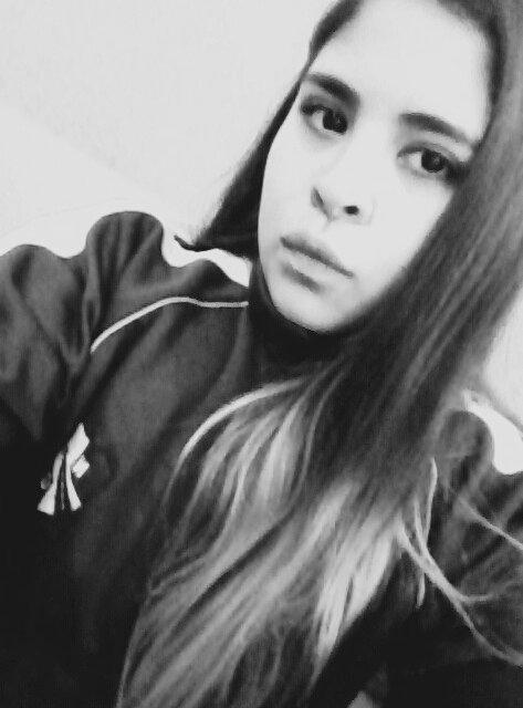 Zoe37b's tweet photo. La inteligente en el colegio..  
#LaCaraDeOrto👈 http://t.co/BhD1uucejz