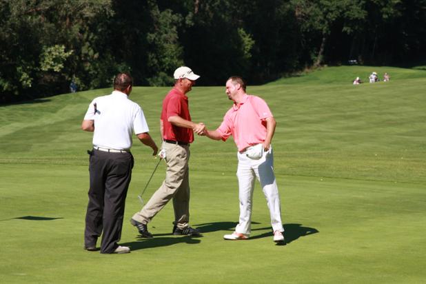 GolfQualchan's tweet photo. Smiles, friends, and sportsmanship! It's amazing how golf brings people together for laughter with aces and bogeys. http://t.co/uOGOtzjyzR