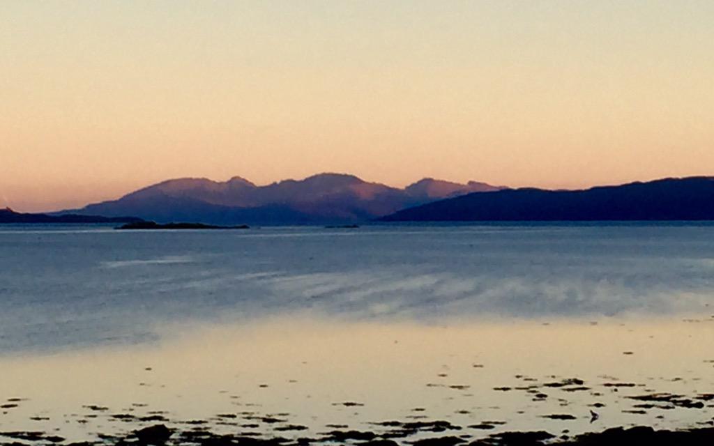 North_Ayrshire's tweet photo. Arran looking beautiful tonight - taken from a slightly different direction http://t.co/0ZUu73jtx8