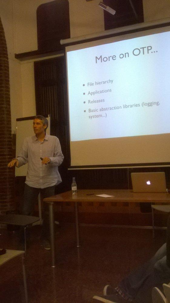 isabelcabezasm's tweet photo. Con @jordillonch, haciéndonos una introducción a Erlang. Con los #FSharpers /cc @catdotnet #crossCommunity http://t.co/W60iFS5B3t