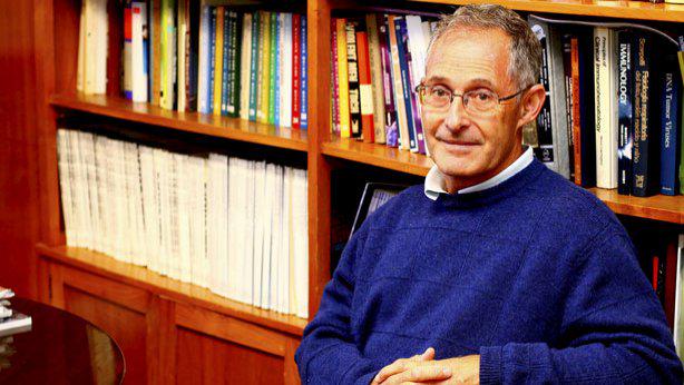 GC_GCiencia's tweet photo. O investigador Ángel Carracedo gaña o Premio Nacional de Xenética http://t.co/NVdUWe6hNy http://t.co/gCWtmJfUAt