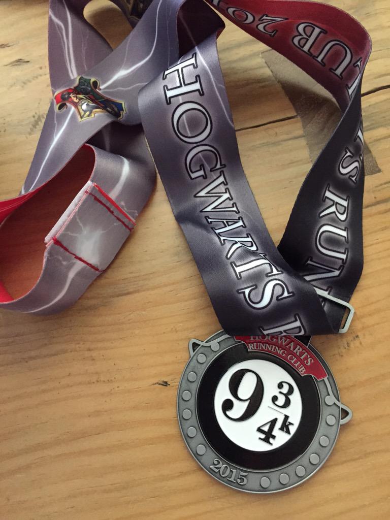 HandsFullDesign's tweet image. Coolest race medal of all time. Thanks, @HogwartsRunners!