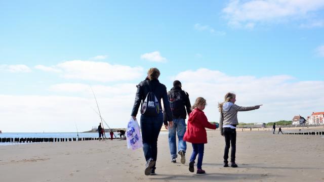 dezeekust's tweet photo. 'Strandwandeling helpt om langer te slapen' 
http://t.co/rWXF7rQ7LO

#dezeekust #daarom http://t.co/Ic9KhmQdeY