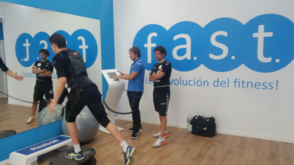 fastfitnessems's tweet photo. Grandes deportistas como Darlan Lopes, jugador del #InterMovistar, entrenan el #metodofast. @InterMovistar http://t.co/fWddWfMnjj