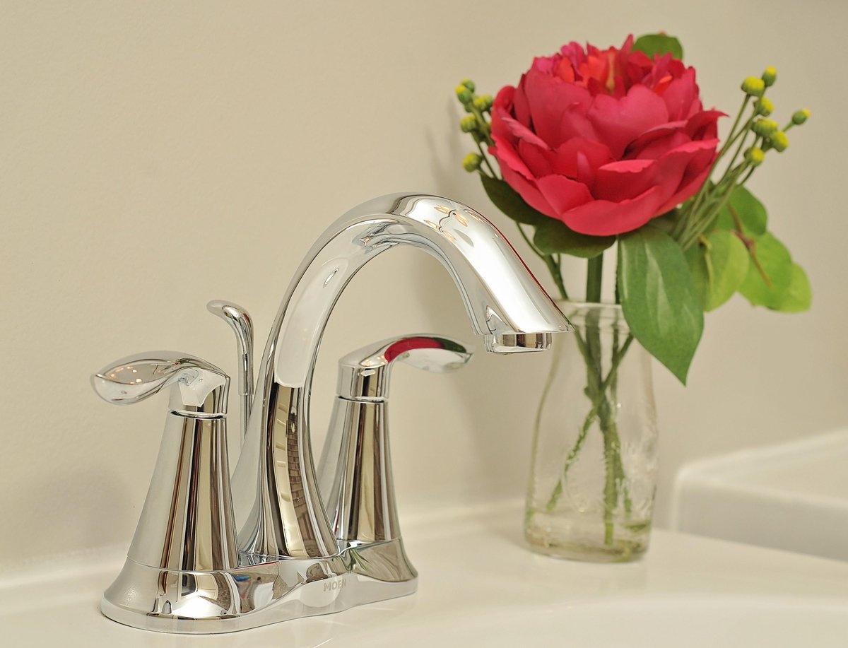 laurelrlbryant's tweet photo. #faucetfridays!As always,there's a #Rountree #houseforsale
attached to the faucet!Click here http://t.co/BAWwOk3WMN http://t.co/8cgzw45D95