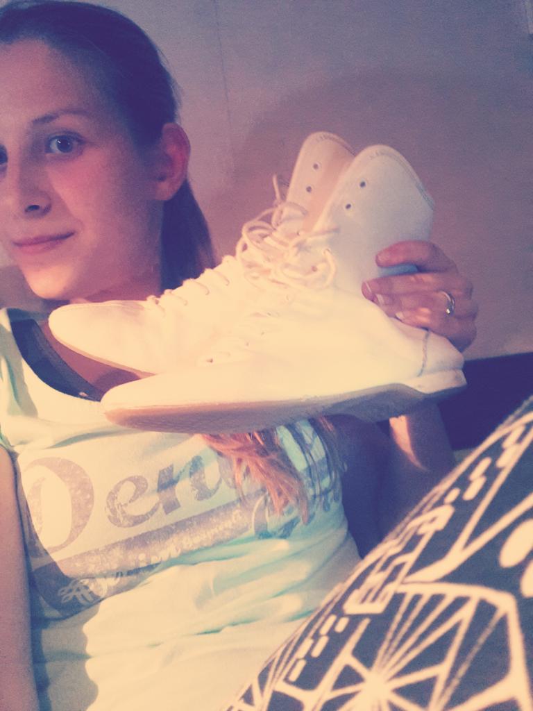 ninee95's tweet photo. Kaputt vom Training.. aber was soll's :) #garde #gardetanz 🙈 one love ❤ http://t.co/KxBR0a8Mpq
