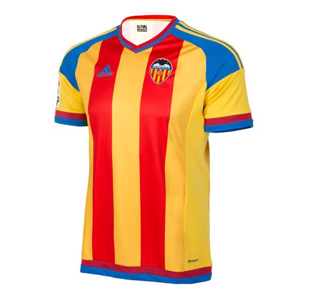 Basketshirts's tweet photo. QUIERES TENER YA LA CAMISETA DE LA SENYERA CON EL LOGO DE CHAMPIONS INCLUIDO?POR 20 EUROS LA TENEMOS Y 22 CON NOMBRE! http://t.co/ylyVcdTtE2
