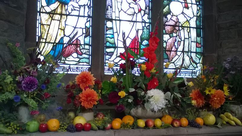 TroutsdaleFarm's tweet photo. #HARVEST! ALL homegrown flowers(nearly!) Feeling seasonal :-)@jpmoseley #flowertalk #Church #Meerbrook #Peakdistrict http://t.co/KfBLbgELq8