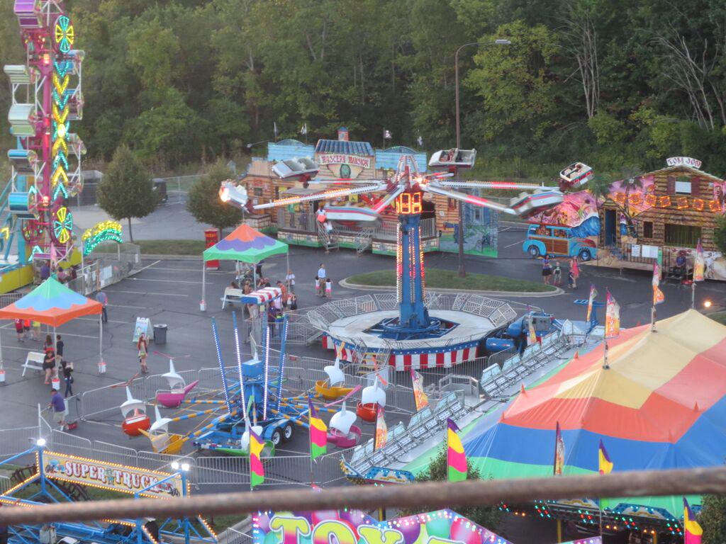 TroyFamilyDaze's tweet photo. Lots of rides for you and the little ones, as well as tons of food, entertainment, and FUN from 4pm-11pm today! http://t.co/wYISppEv7S