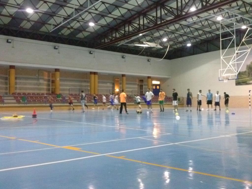 cpbaloncesto's tweet photo. Comienza el entrenamiento del equipo juvenil y senior @tvlpedrera @PedreraDeporte #CB http://t.co/gYzWQ0tJEX