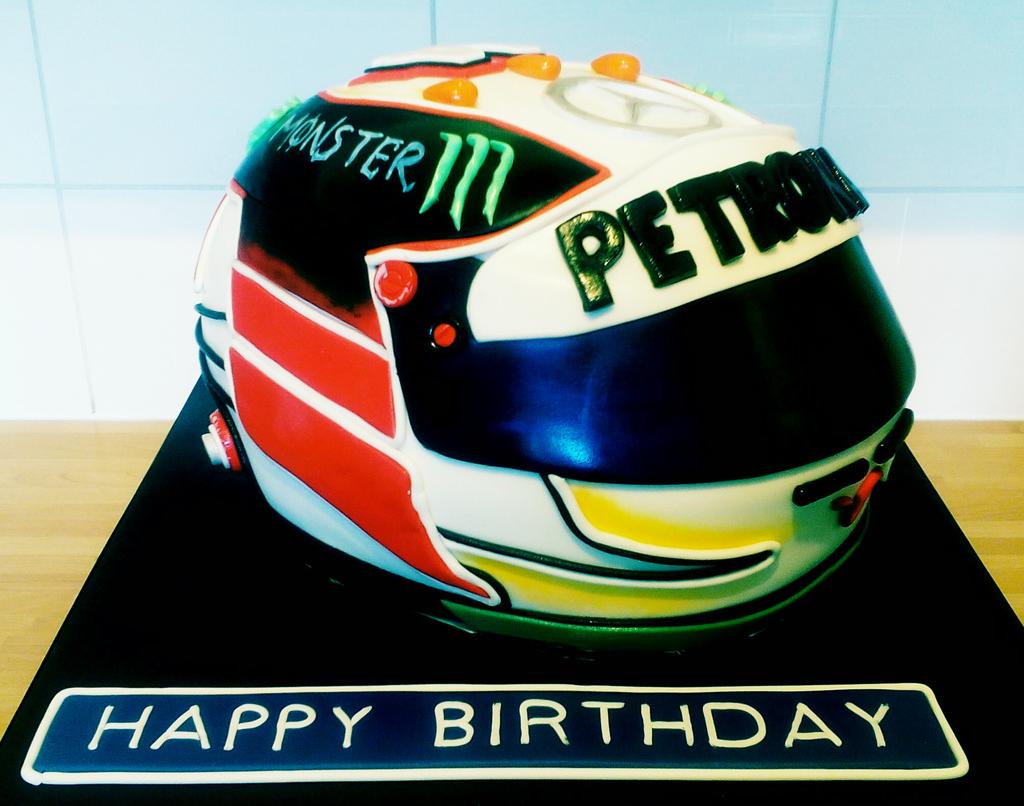 kcbish75's tweet photo. #Formulaone #helmetcake #bbcakes http://t.co/qNAqwo3kec