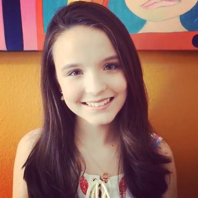 TVZYN's tweet photo. Tem vídeo exclusivo pra você! @larimanoela prepara surpresa para o @TeletonOficial 2015 http://t.co/YSlCV5B8uP http://t.co/zVH9QNBtEP