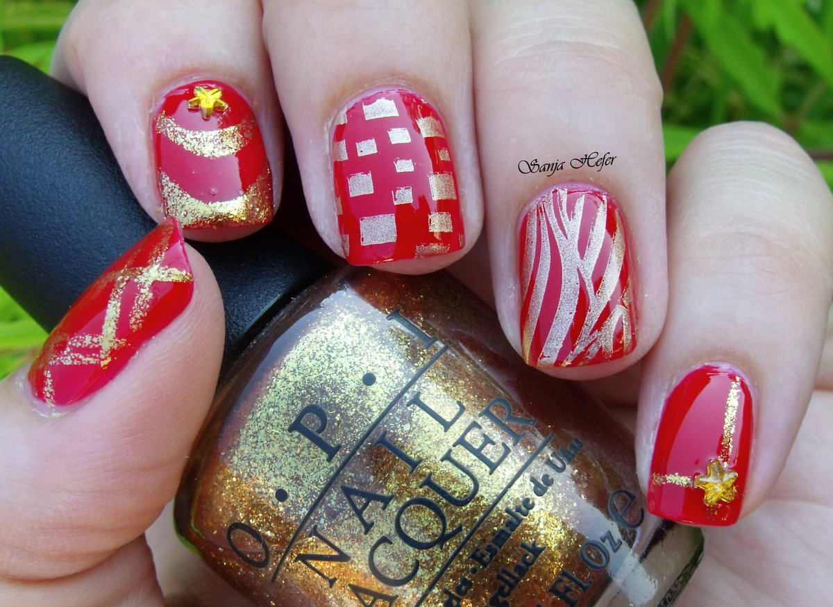 osijek69's tweet photo. Some mix & match for you @OPI_PRODUCTS Goldeneye @essence_US Fame fatal #notd #nailart #nailstamping #feehand #mani http://t.co/zpktR2DdKA