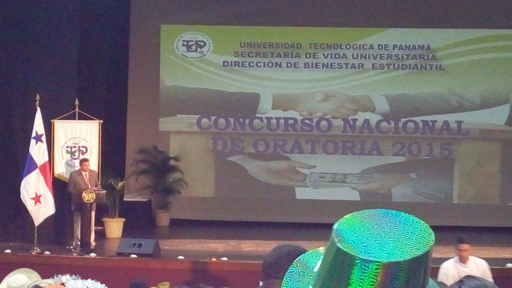 LinethAlanUTP's tweet photo. # Concurso Nacional de Oratoria 2015. UTP http://t.co/oaYgQHeV5r