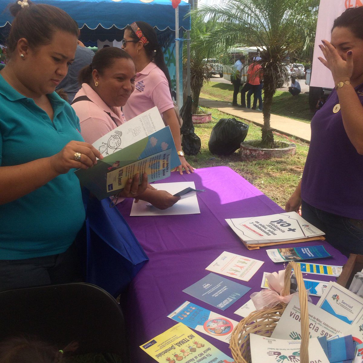 Senniaf's tweet photo. Continuamos desde Canto del Llano, difundiendo derechos de la niñez entre la población veragüence #SenniafVeraguas http://t.co/n95rL0ywOZ