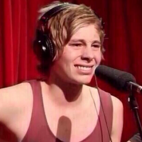 sugarscape's tweet photo. Luke Hemmings has been out holding hands with a FEMALE HUMAN GIRL and it's got us like: http://t.co/sqrDojC5Pt http://t.co/XJ3RbrIT5Z