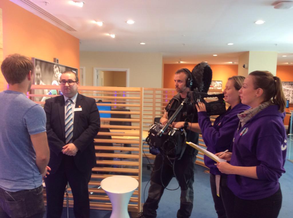 jonbrenchley1's tweet photo. Filming with @andrewmackey81 at #Barclays for S4C @llondceg on the importance of good financial habits. http://t.co/FYSUfH0r01